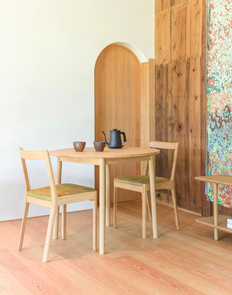 �_�C�j���O�e�[�u��